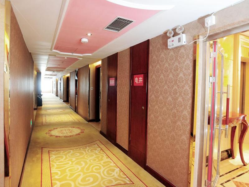 Vienna Hotel (Shenzhen Longhua Qinghu Road Branch 18/33