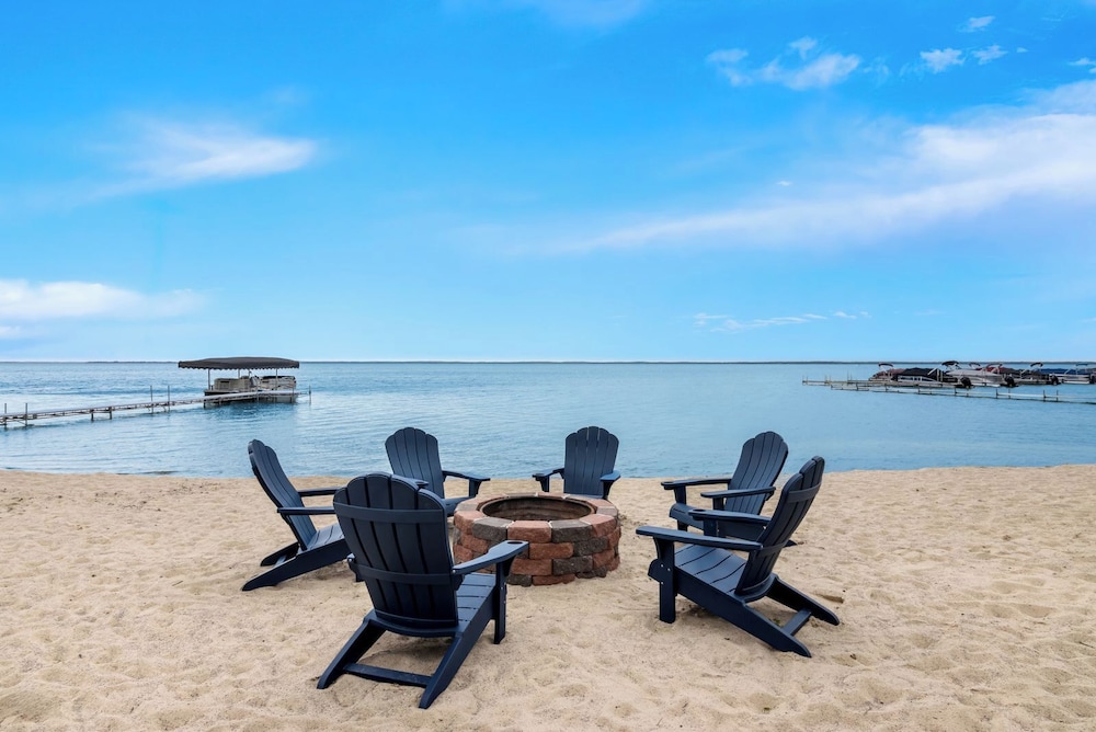 Beachfront Hotel 44/50