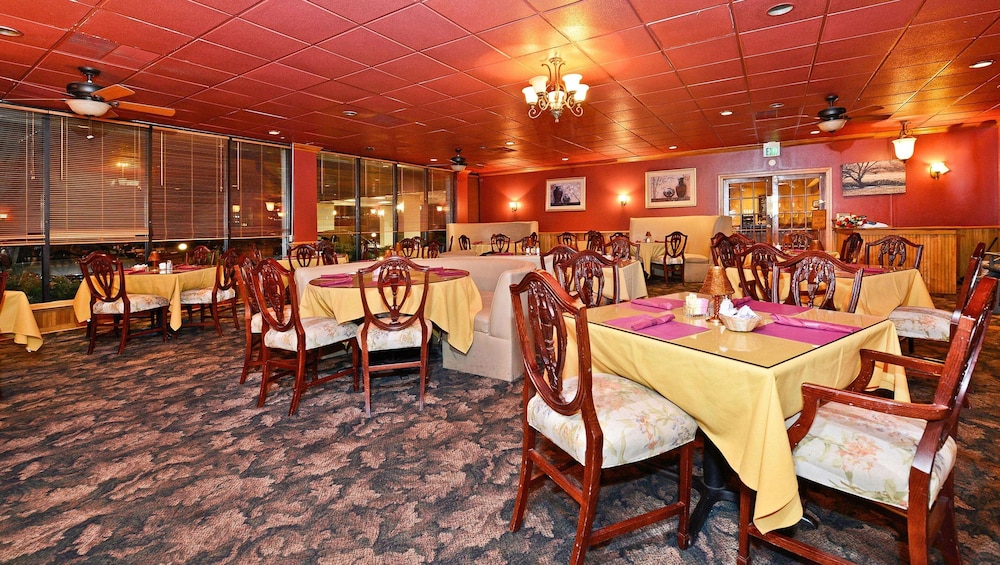 Hotel Red Rose by Townhouse Covington I-64 39/56