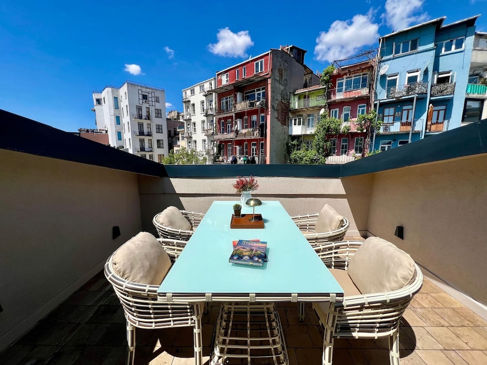Weingart Suites Hotel 51/58