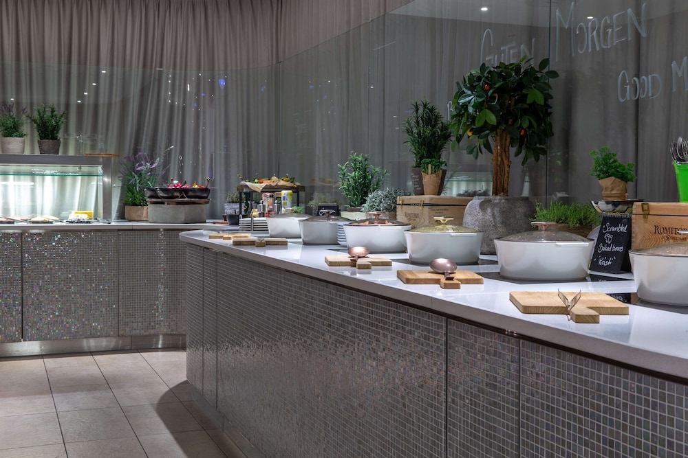 RADISSON BLU HOTEL BASEL 34/74