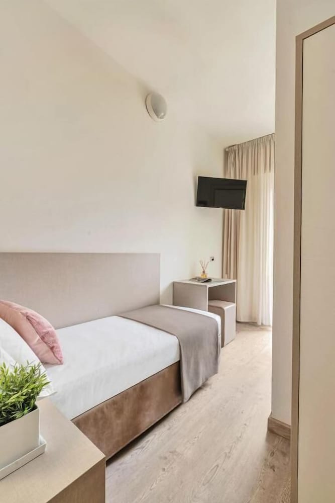 Hotel Lux 9/41