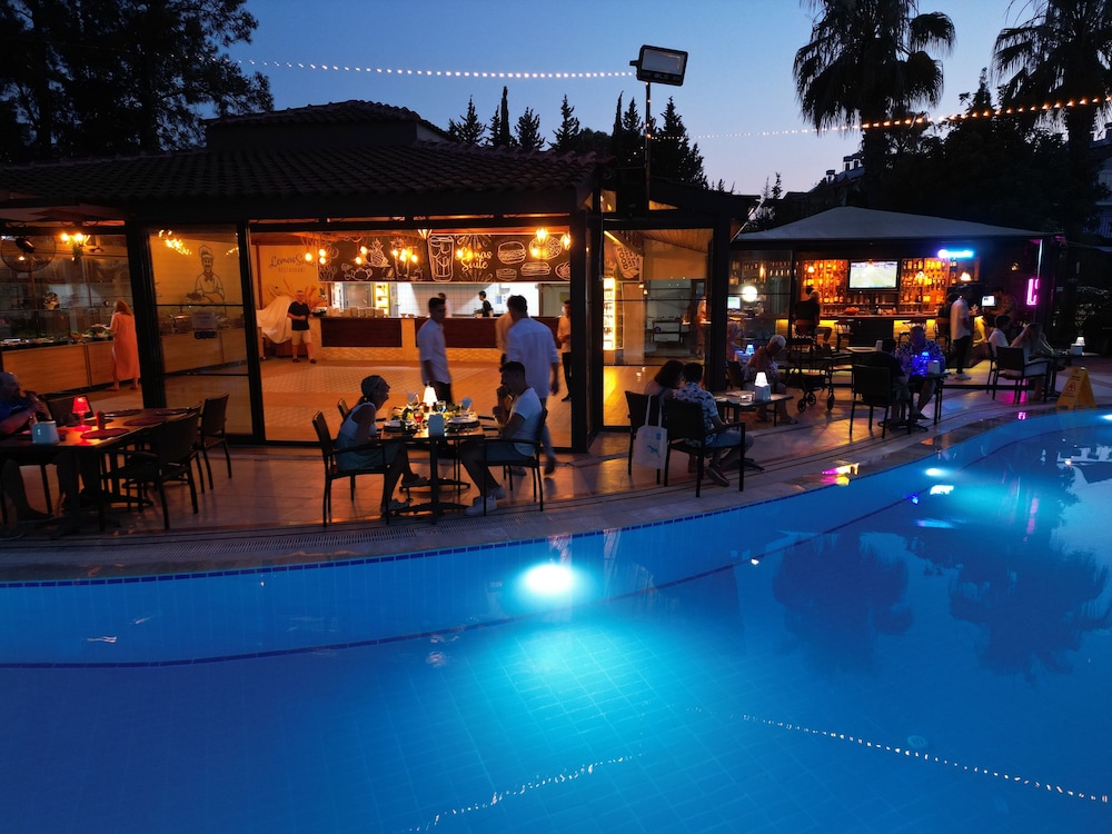 Lemas Suite Hotel 3/48