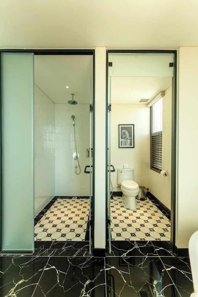 Charmant Suites a Boutique Hotel Can Tho 47/50