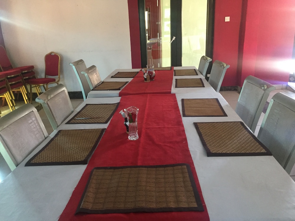 Gumare Executive Lodge 25/47