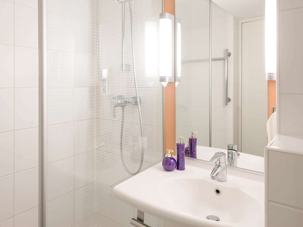 Ibis Valence Sud 14/73