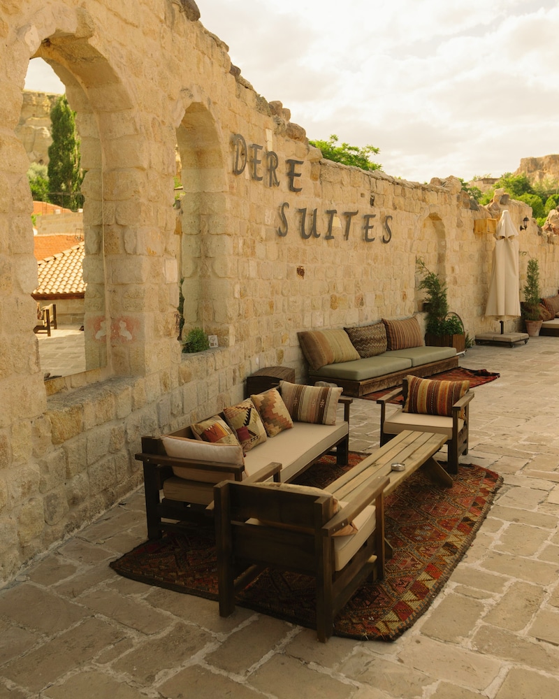 Dere Suites 33/50