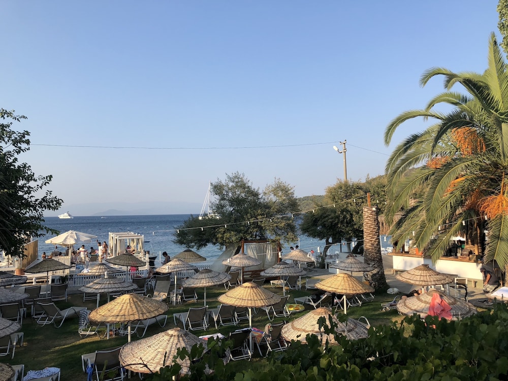 Daphnis Hotel 44/46