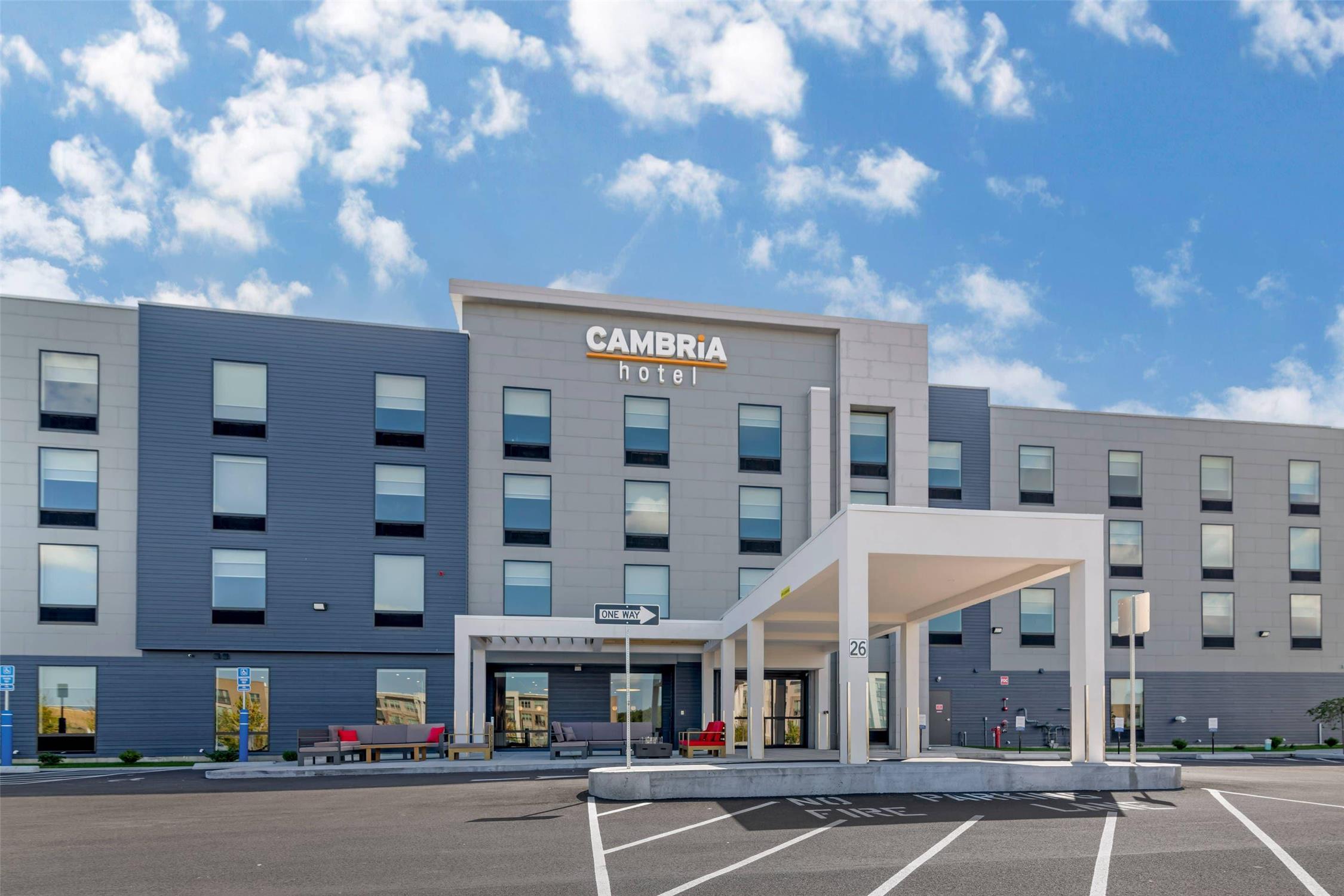 Cambria Hotel & Suites Plymouth 25/30