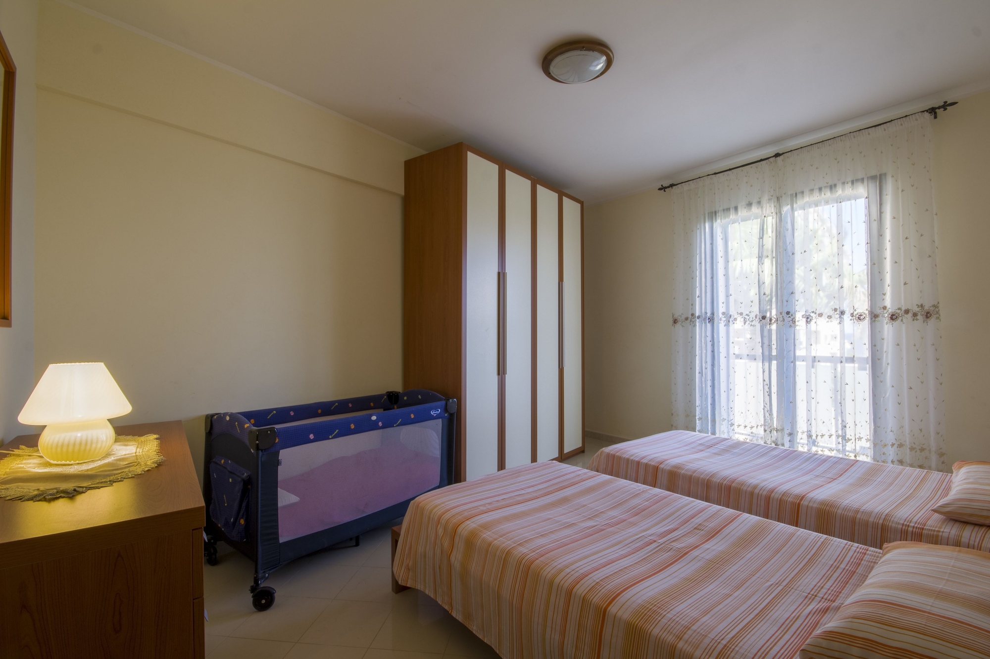 2 BEDROOMS, APARTMENT, KITCHEN