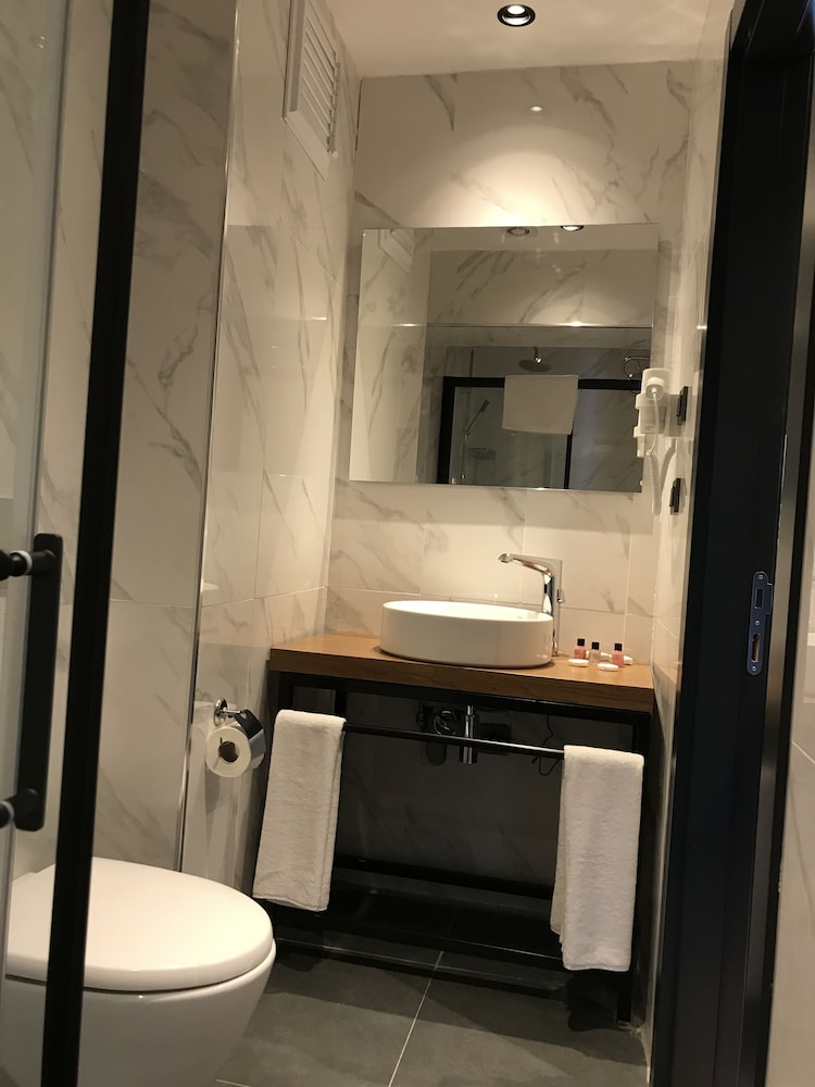 Meydan Besiktas Hotel 46/49