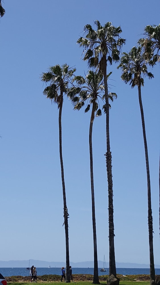 Pacific Crest Hotel Santa Barbara 40/50