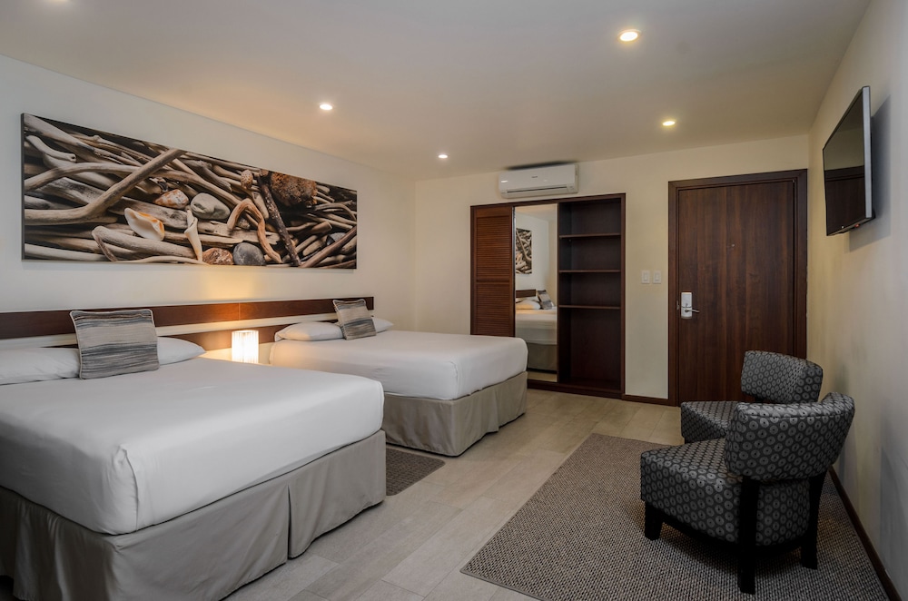 Isla Verde Hotel 11/43