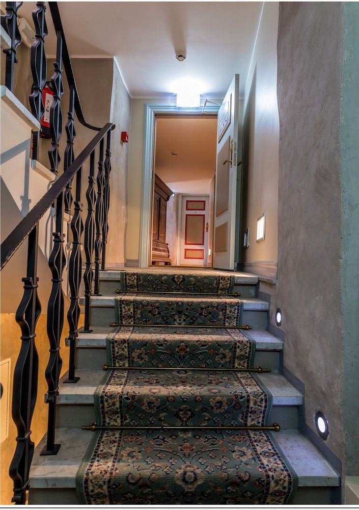 Cru Hotel 43/74