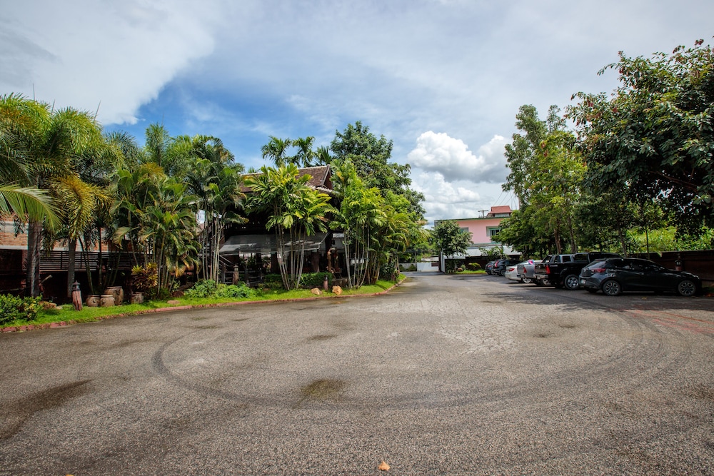 Huen Jao Ban Hotel 60/69