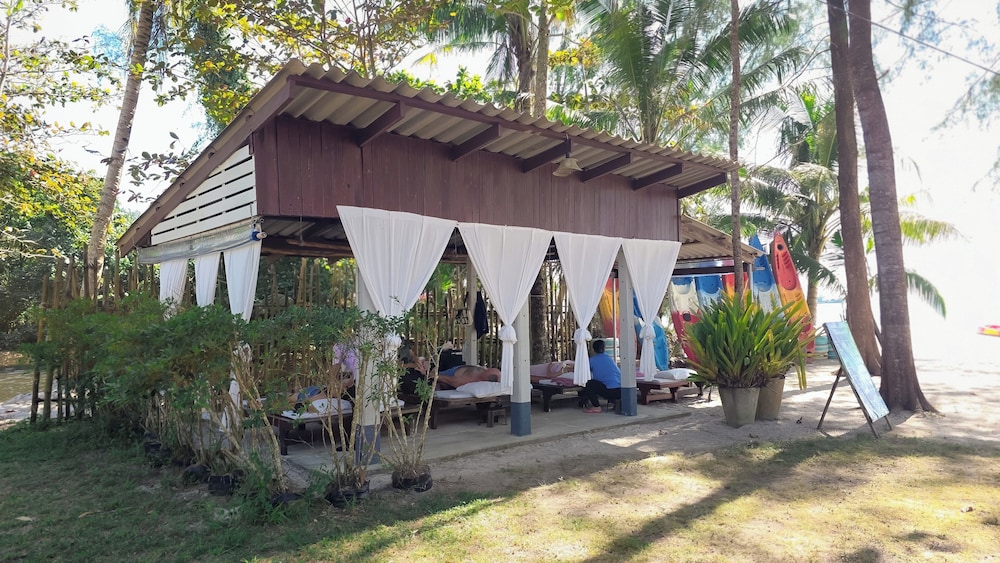 Ko Kut Ao Phrao Beach Resort 40/50