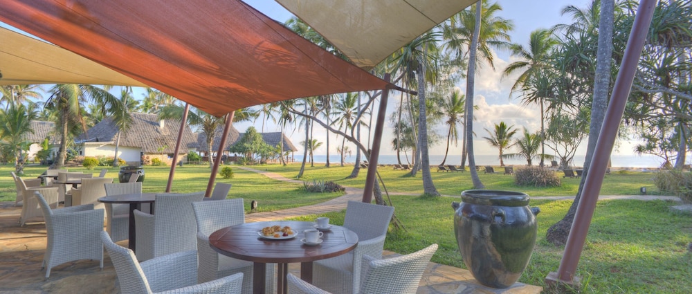 Bluebay Beach Resort & Spa 38/52
