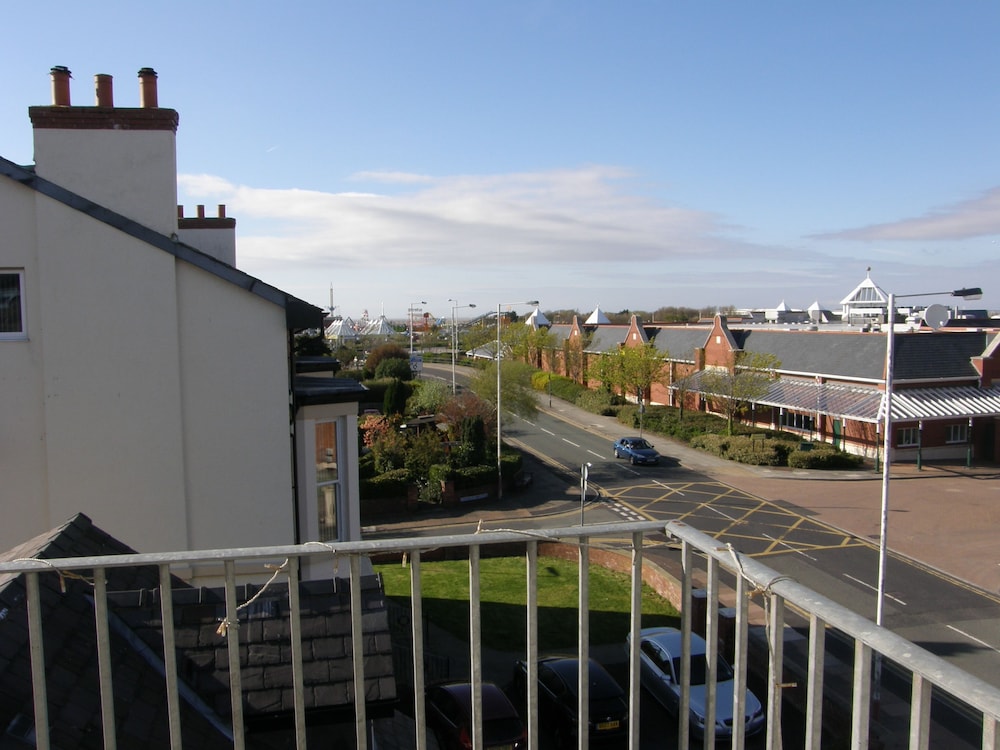 The Shelbourne Apartments 3/50