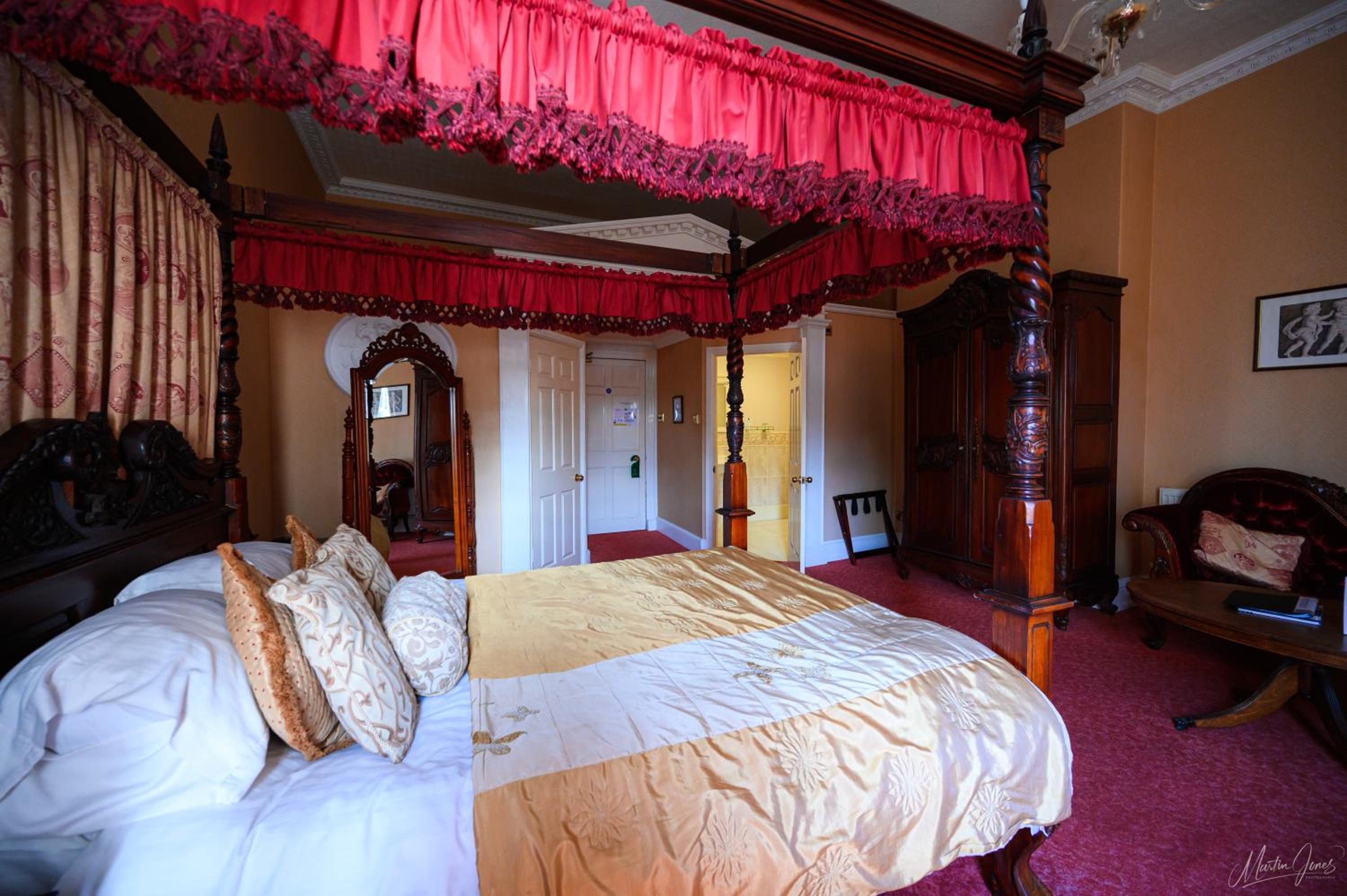 Bridal, Four Poster, Suite