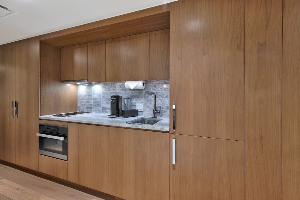 Real Select at the Ritz Carlton Residences, Waikiki Beach 5/50