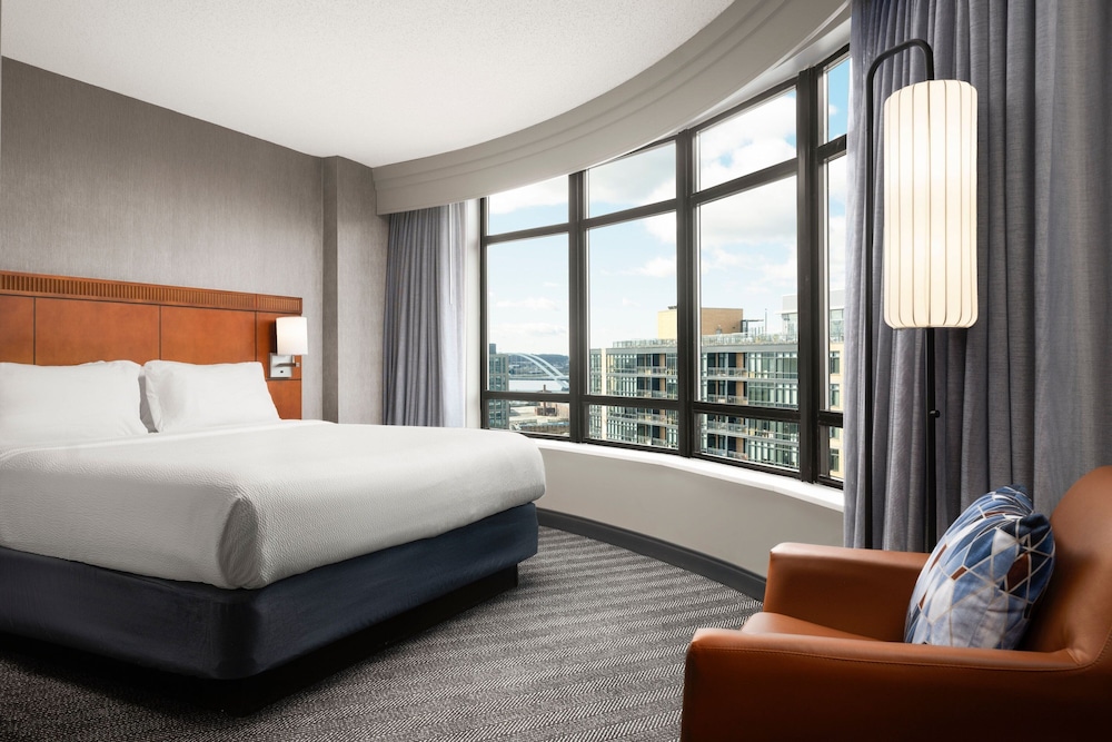 Room, King Bed, City View