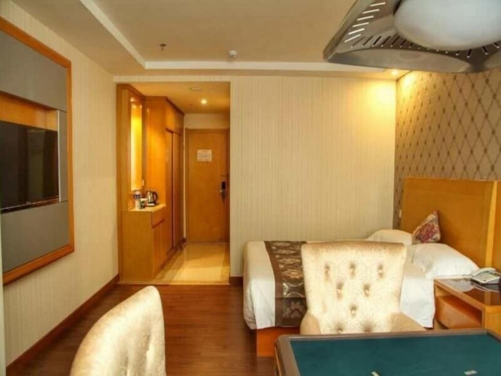 Greentree Inn Zhuhai Mingzhu Station Express Hotel 9/27