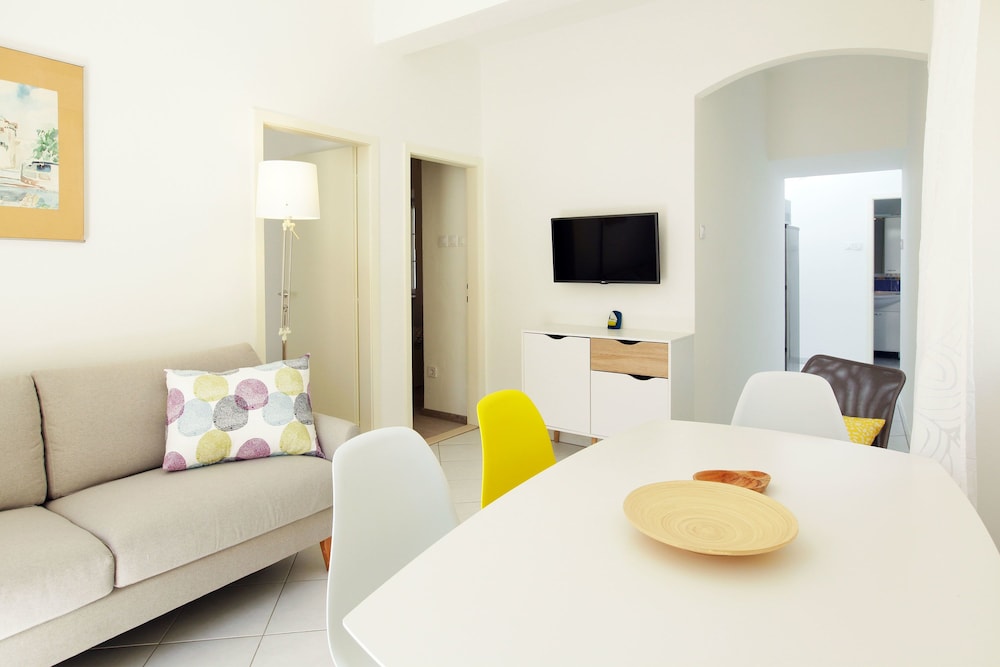 Luxury Seaside Apartments 19/50