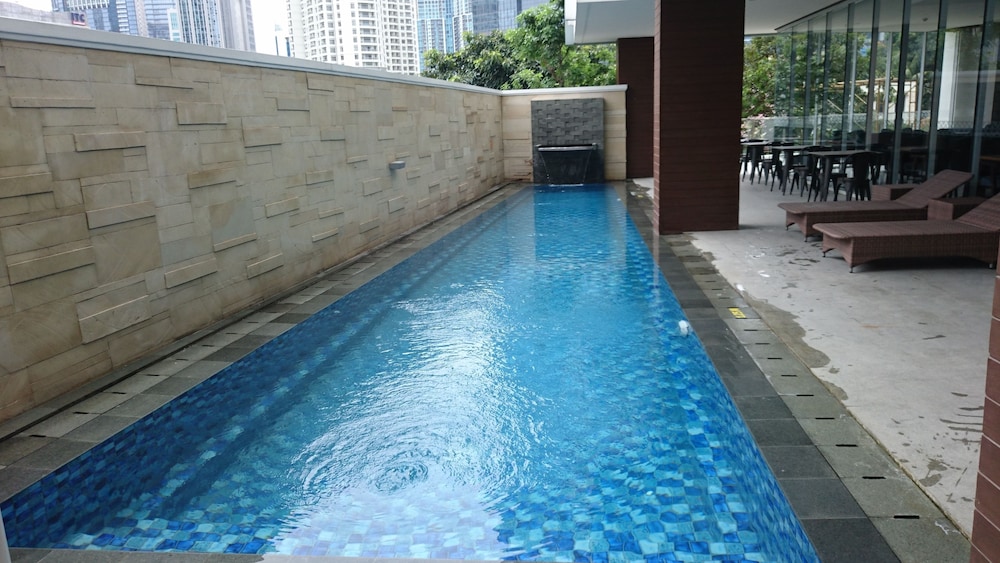 AYAKA SUITES 68/70