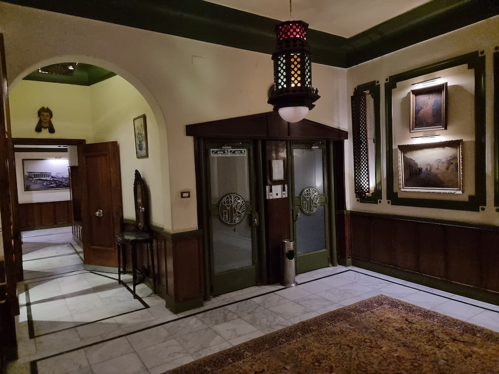 Carlton Hotel 11/49