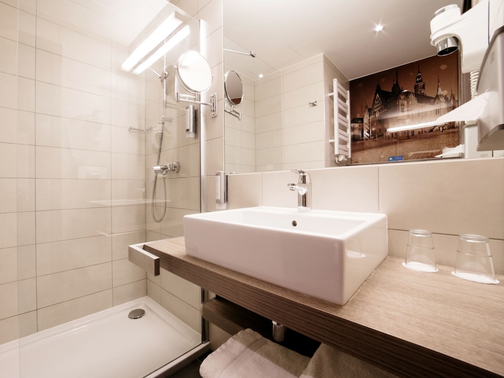 Q Hotel Plus Wroclaw 72/74