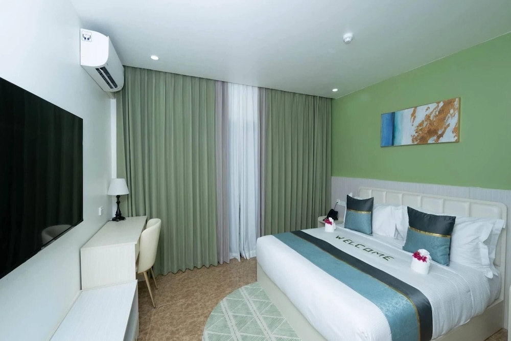 GARDEN, KING BED