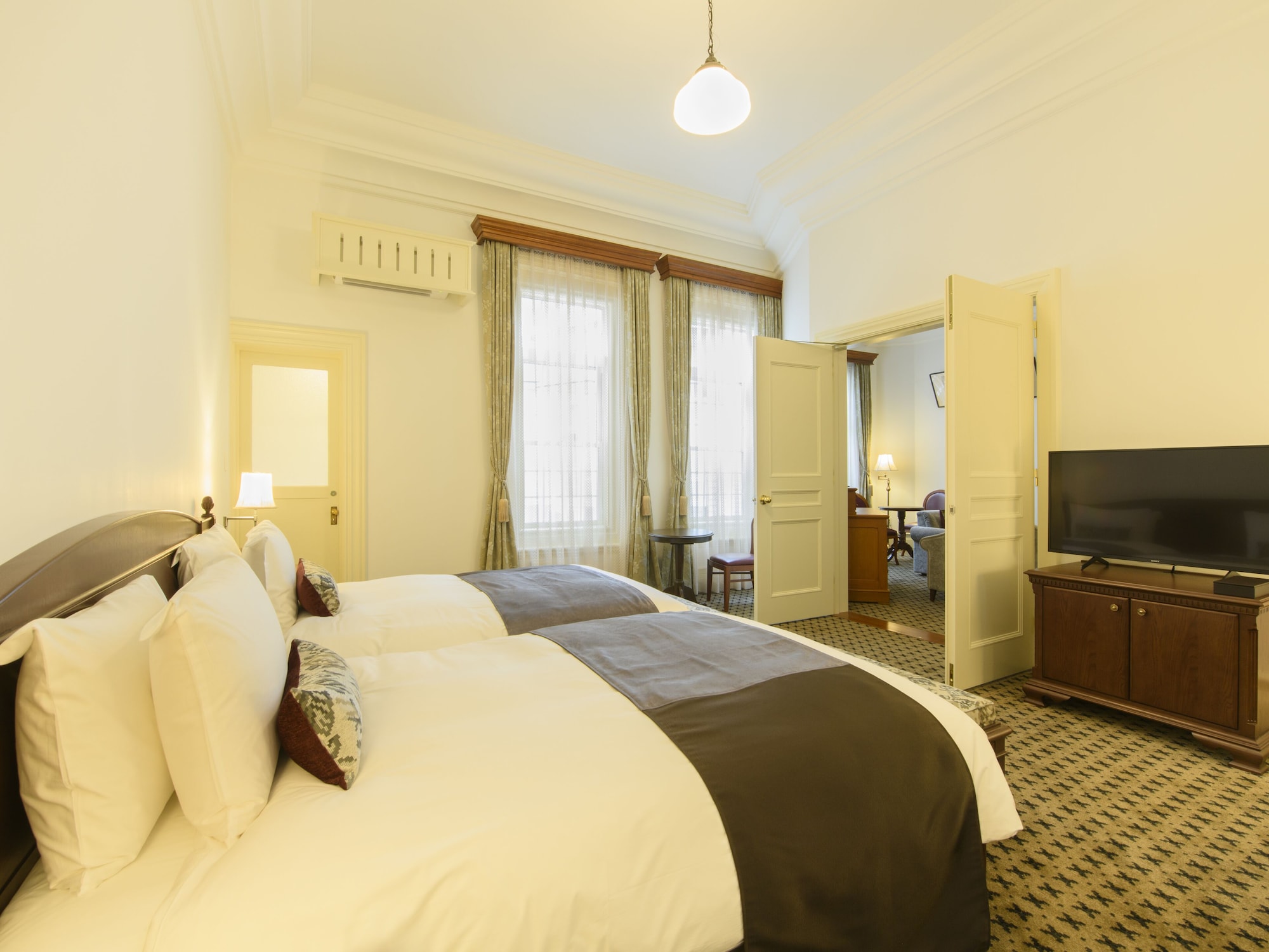 Comfy, Cottage, Suite, King Bed