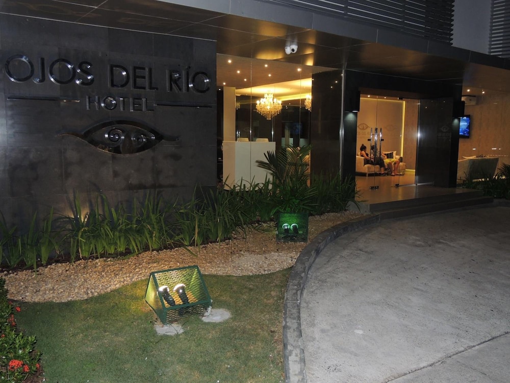 HOTEL OJOS DEL RIO 47/50