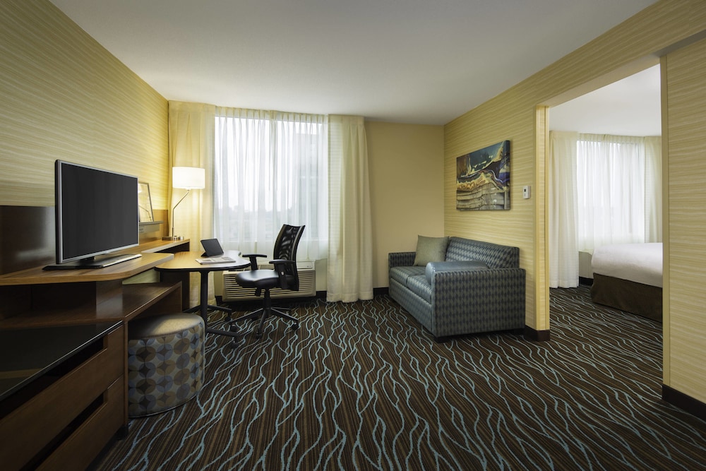 Fairfield Inn Suites Calgary Downtown 24/28