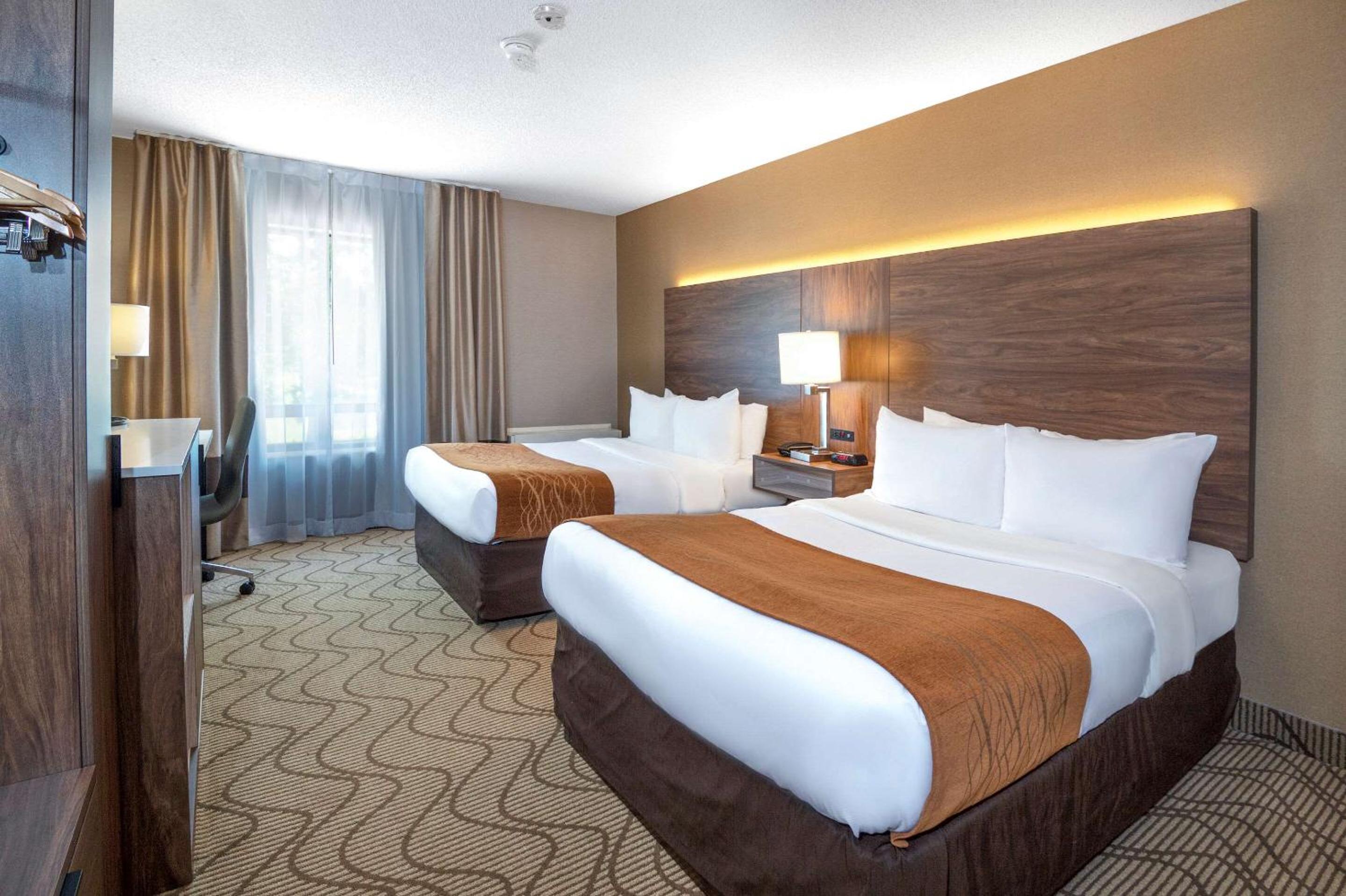 غرفة بسريرين مزدوجين في طابق مرتفع، Comfort Inn North Bay 3/7