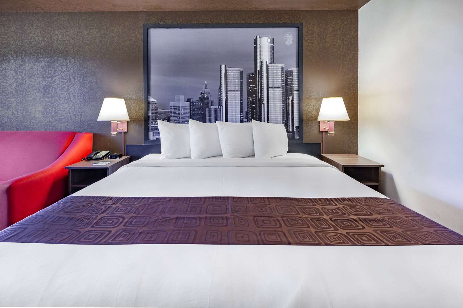 Super 8 by Wyndham Ambassador Bridge Windsor ON 14/28
