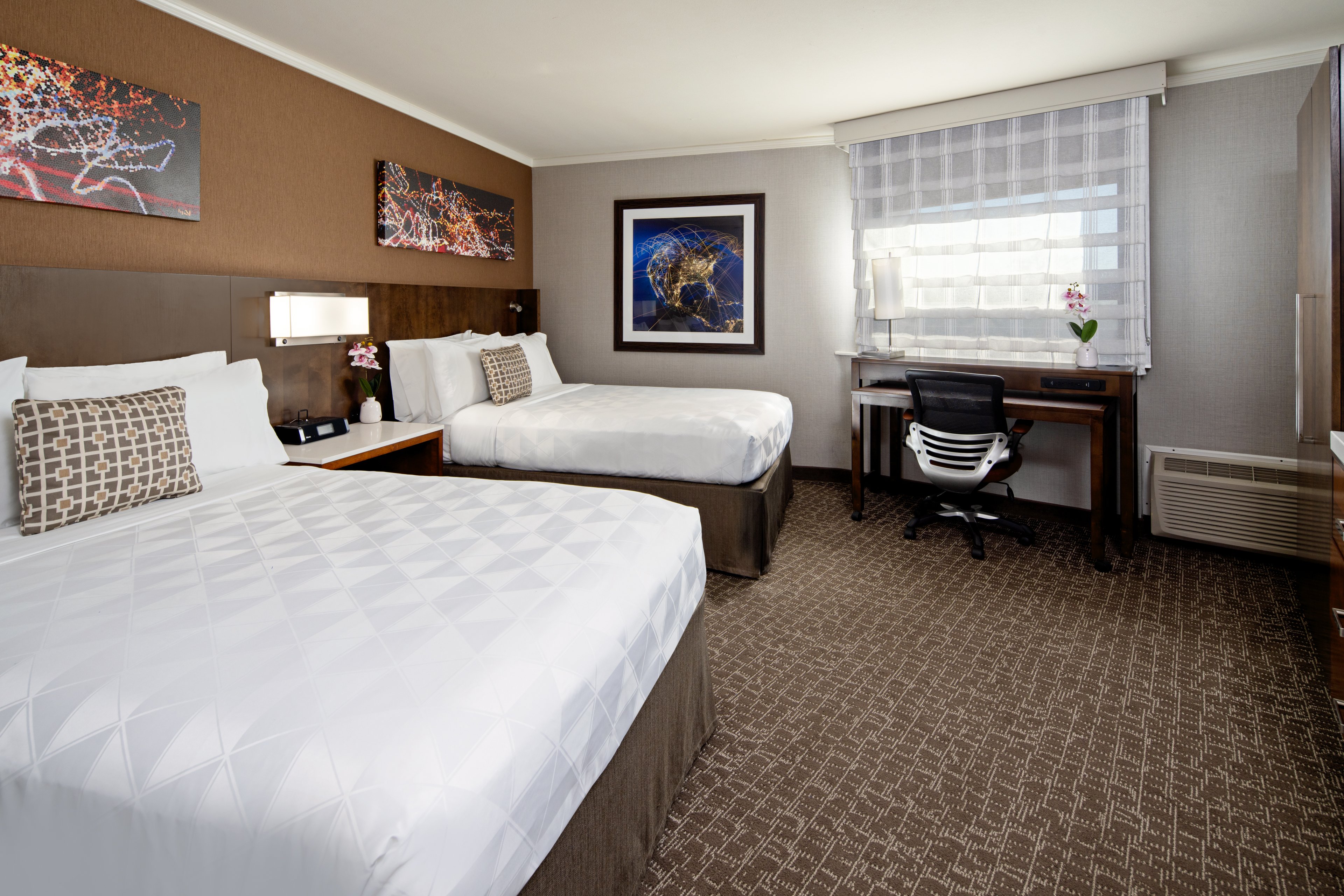 Holiday Inn Long Beach Airport 21/69