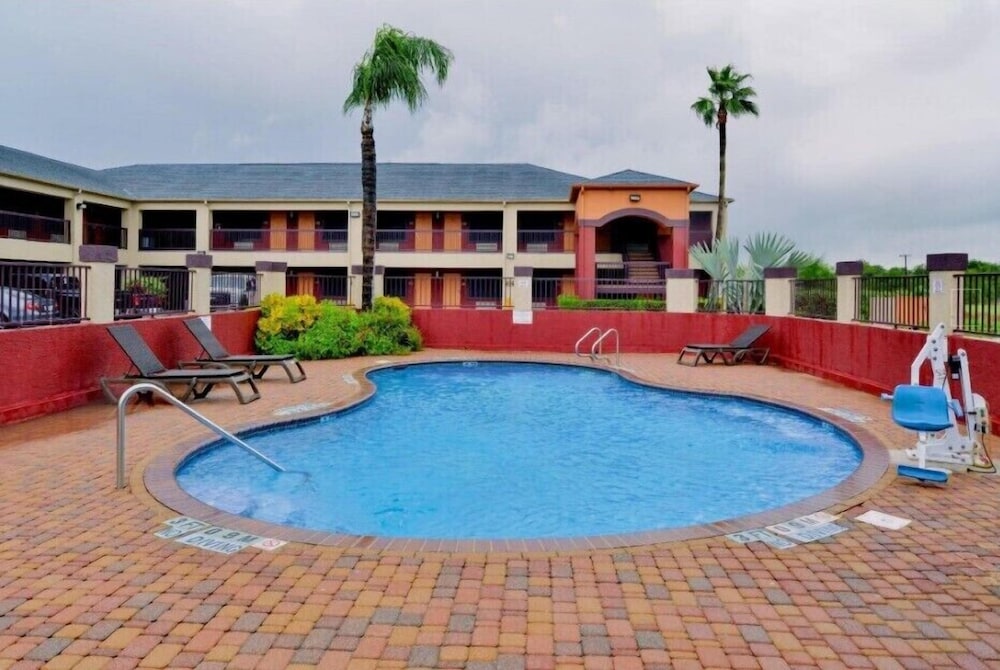 Americas Best Value Inn And Suites San Benito 3/37