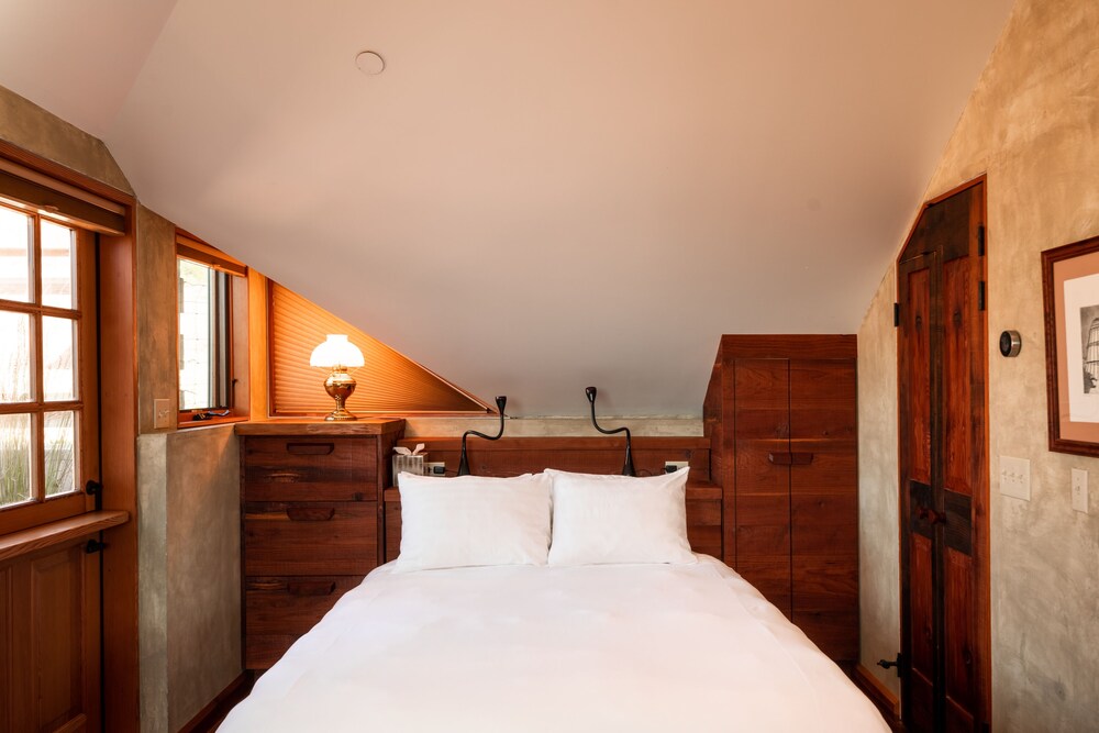 Bridal, Queen Bed