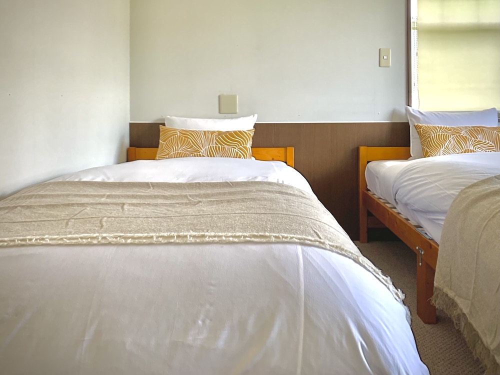 MINI, TWIN BEDS