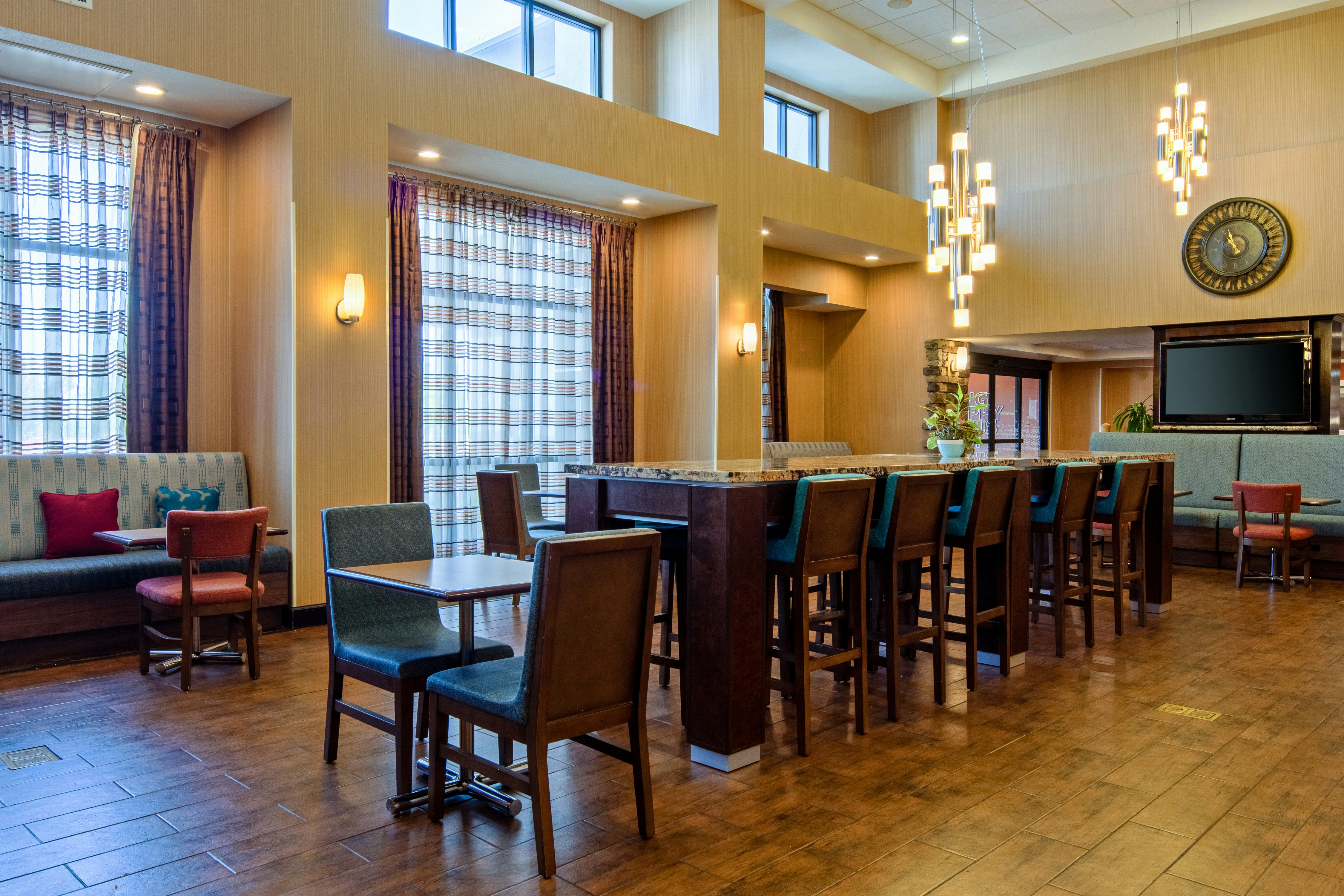 Hampton Inn and Suites-Bakersfield/Hwy 58, CA 36/51