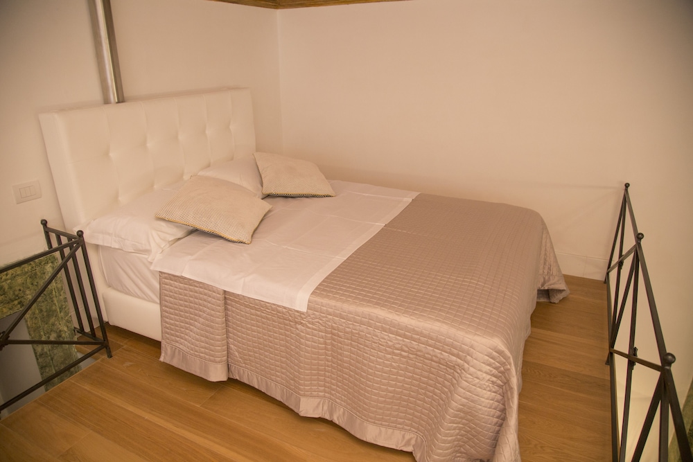 SANTA CHIARA BOUTIQUE HOTEL 18/73