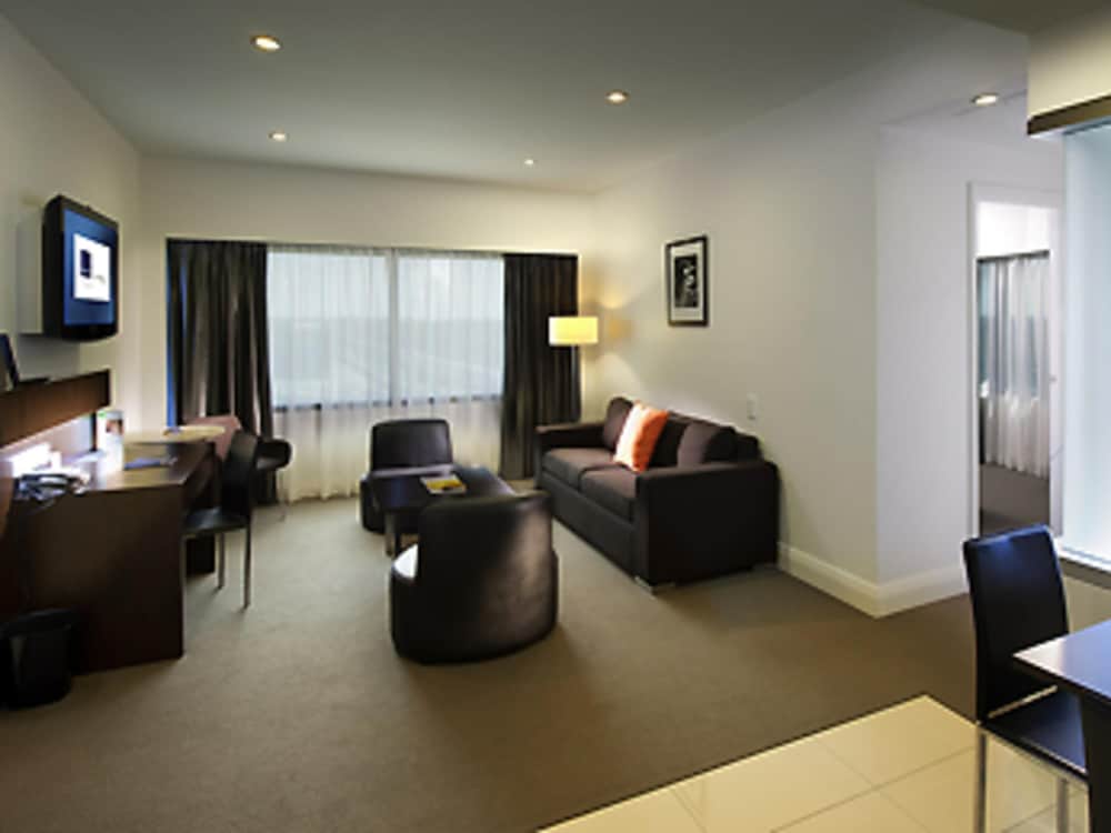 NOVOTEL BRISBANE AIRPORT 35/50