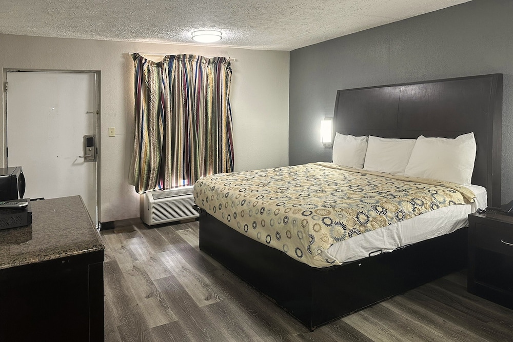 Regal Inn Guntersville Hwy 431 8/50