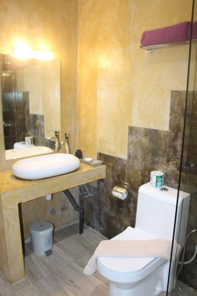 Kapuru Hotel Villa 34/36