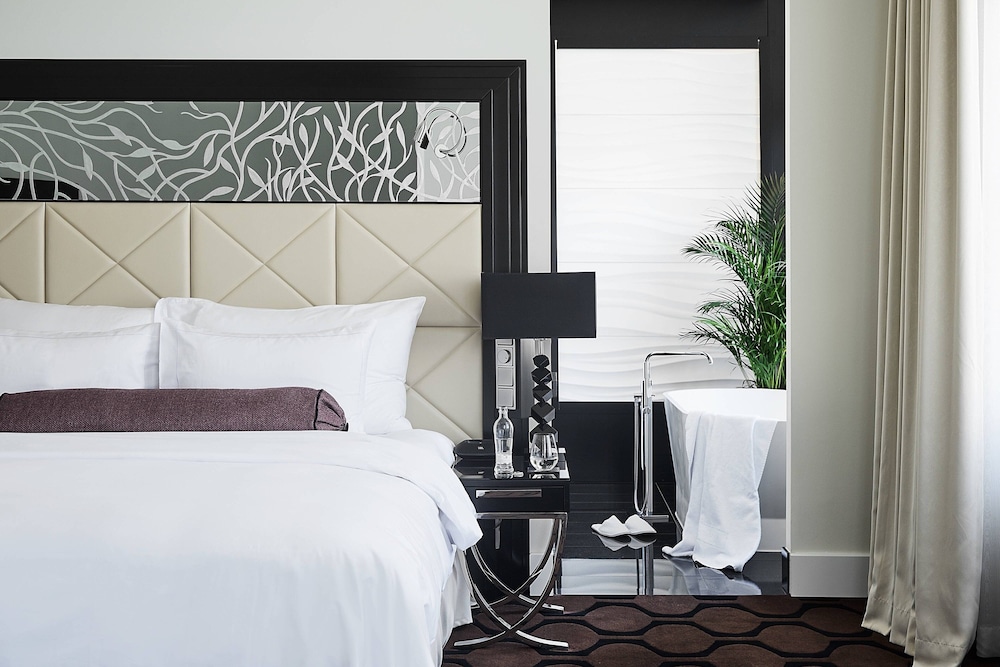 Roomers Berlin, Autograph Collection 17/42