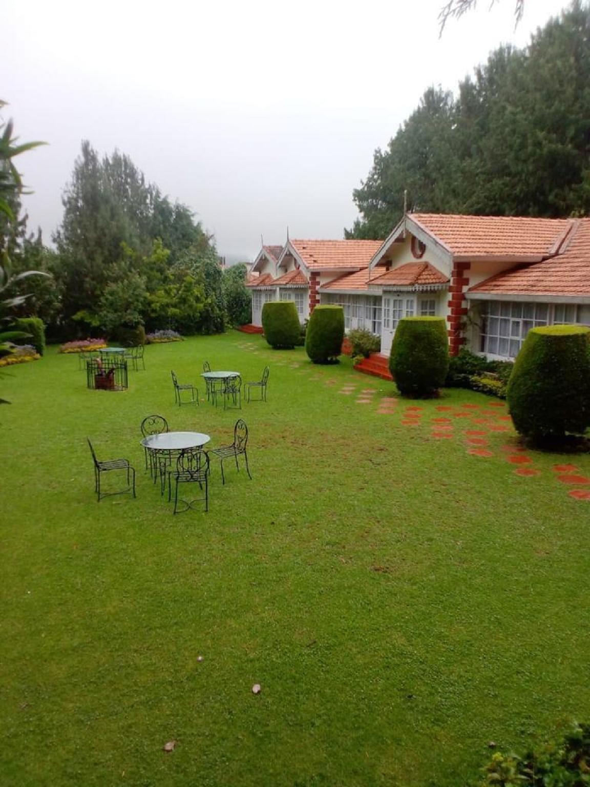 Hotel Kluney Manor 12/16