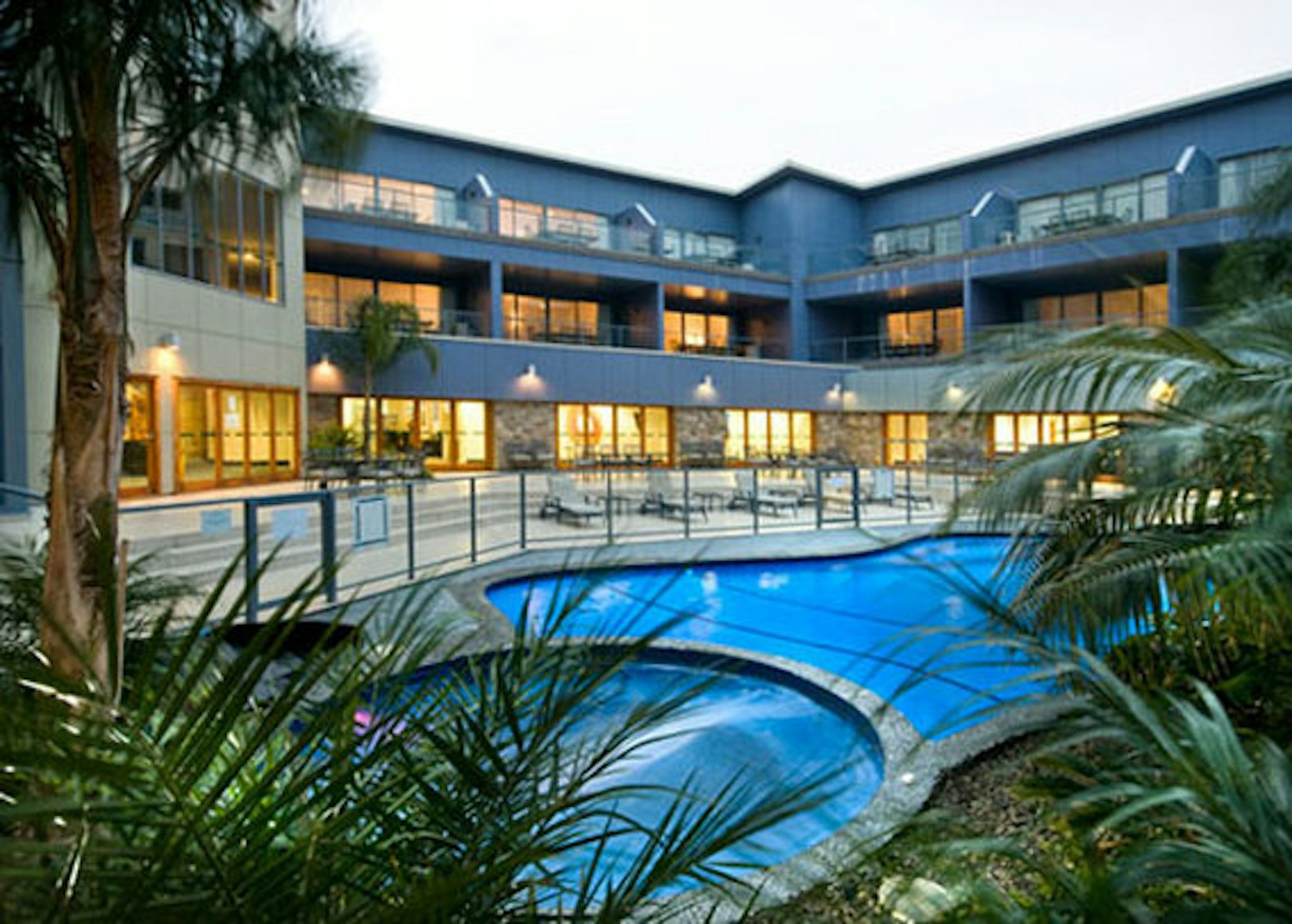 Emerald Hotel 4/45