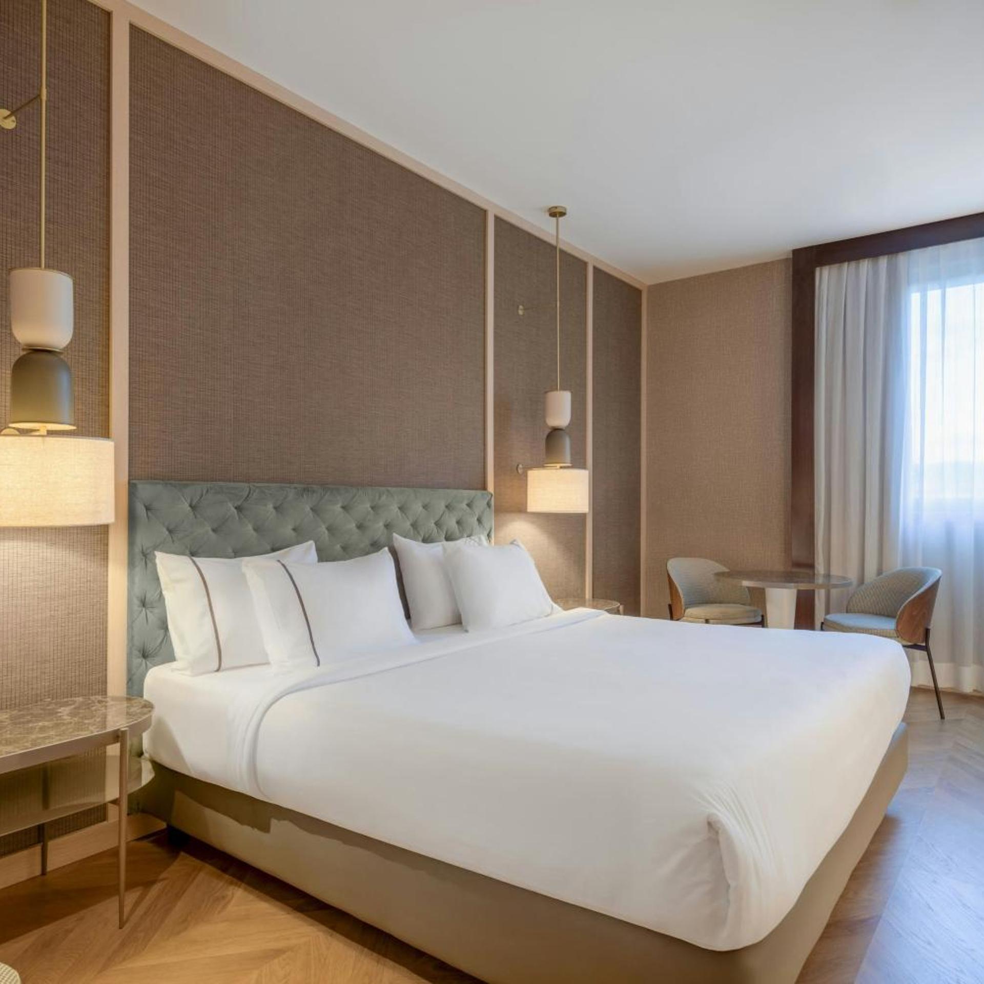 غرفة قياسية بسرير كينج، Ac Hotel Firenze By Marriott 2/11