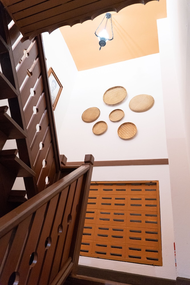 Past Tense Hostel 15/50